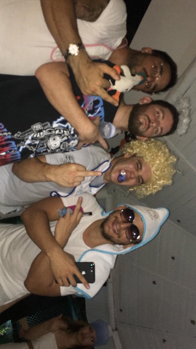 mjaramillo710's tweet photo. Soy su baby soy su nene #PR #HalloweenEdition @elflacohigueras #maralago #amparitosbash #famz #theregulars @jjalonso @danielamanzanop #elmono #CheBoluda #Starky #JimmyFloyd #Dimaria @ArielRoiterKov https://t.co/xWFINC7g6P