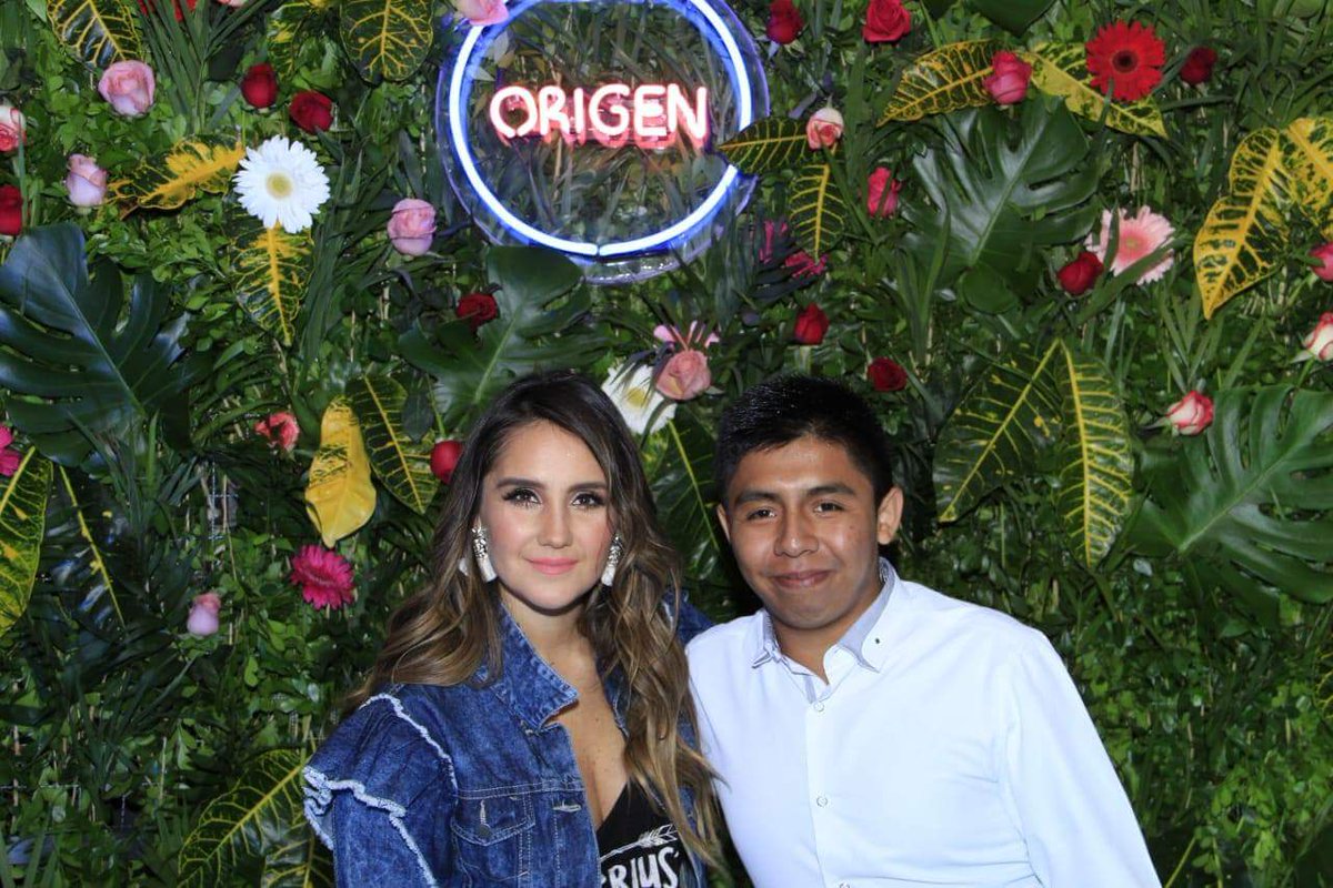 Miguelitodul7's tweet photo. Buenas noches mi @DulceMaria sigo ansioso por el #Origen espero con mucho amor y ansias este proyecto y todas las locuras que se te ocurran gracias por tu música y escencia me ayuda mucho me identifico contigo GRACIAS por ser tu y ser un ejemplo a seguir para mi ♥️ https://t.co/sCNbNn2lIk