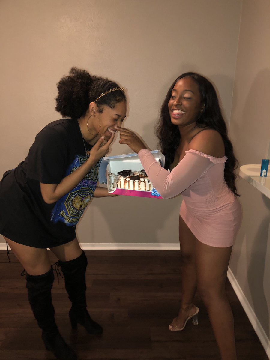 kelseylashun's tweet photo. finally got to celebrate my 21st ๐#SFAHC2K18 #SFAChildsplay3 #LeadOffV โจโจ๐ https://t.co/fi2eQvshGl