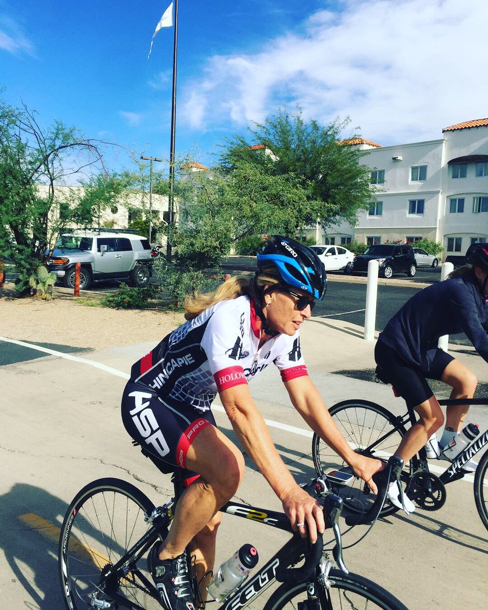 totallytucson's tweet photo. Happy Monday, #Tucson! Belated greetings! This day got away from me after 1pm when I left my morning #biking and #hiking w/friends on #LoopTrail to get back to work. Here’s to another weather-licious week in our #highdesertplayground. https://t.co/Rc0FWx9Hfg
