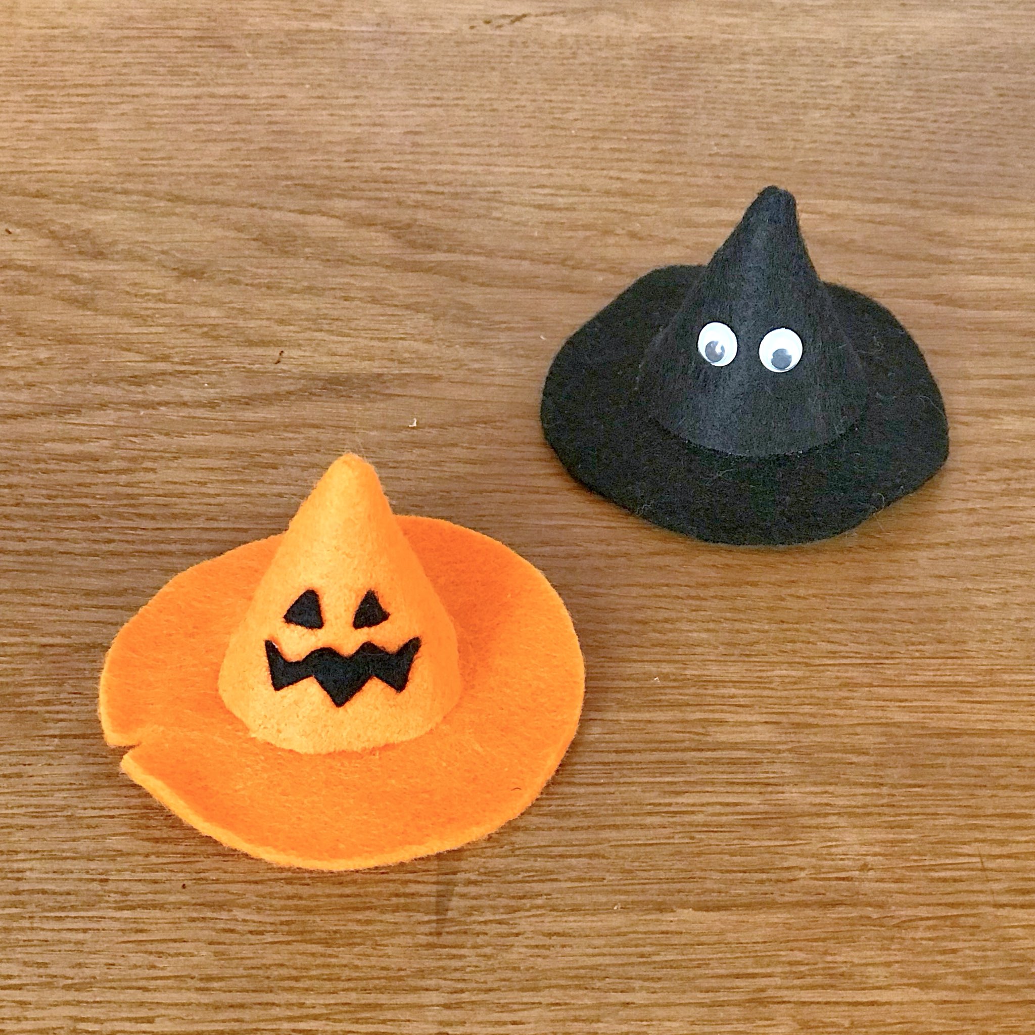 むー 手作りおもちゃとゆかいな工作 ハロウィンミニミニとんがり帽子 明日ハロウィンなのに結局なにもしてない と 思い立ってとんがり帽をつくったよ マジックテープで頭につけるから赤ちゃんにも安心 親ウケ 作りやすさ 作り方はコメントにて
