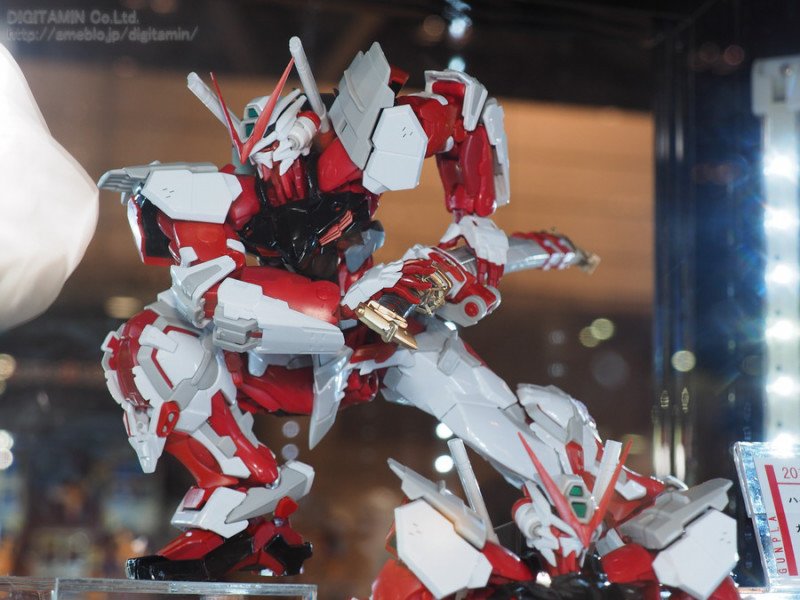 Hobby Shop でじたみん 発売時期確定 合金も使用した塗装済み完成品フレーム に メッキやグロスインジェクションが施されたプラ製外装を取り付ける 高解像度プラモシリーズ バンスピ ハイレゾリューションモデル 1 100 ガンダムアストレイ レッド