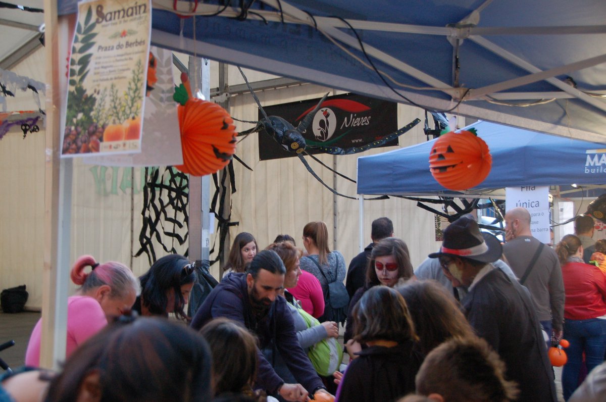 Festa do Samaín 2018 | Mañá mércores 31 celebraremos a noite de defuntos nunha carpa de 300 metros instalada na Praza do Berbés en Vigo para recibir a Santa Compaña, un obradoiro de maquillaxe e calacús para nenos e unha foliada. #Samaín