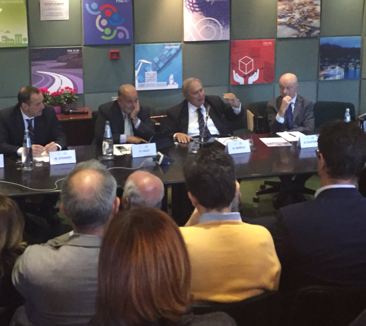 assoambiente's tweet photo. #FuturoMercato #FISE
Sapelli: capitalismo #USA oligarchico finanziarizzato si sta mangiando tutto.
#Post2007 Alcune economie hanno ripreso a mettersi in marcia. Altra potenza economica diversa sostanzialmente è la #Cina. https://t.co/btz9hVHuya