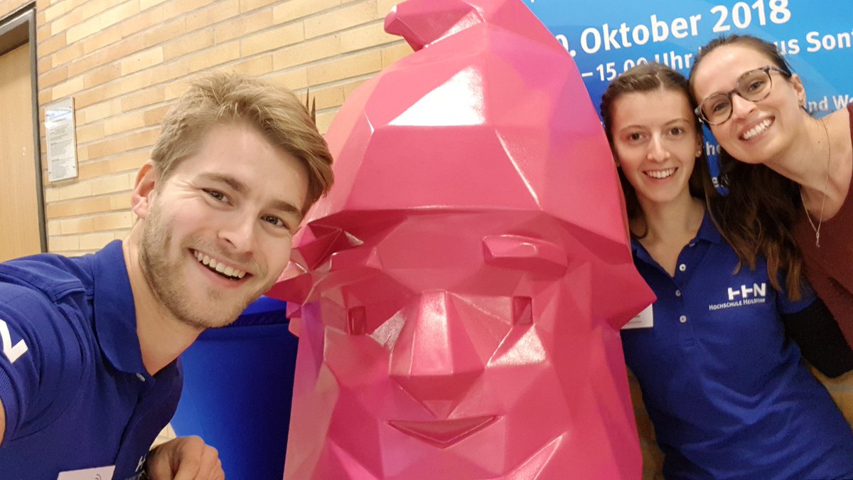 Snorzze's tweet photo. Aktiv bei der @MeetIT_HHN mit @suesteuer und @lebrandl! #bugazwerg #Karlfie #MeetIT18 https://t.co/7IjmtTBXS4