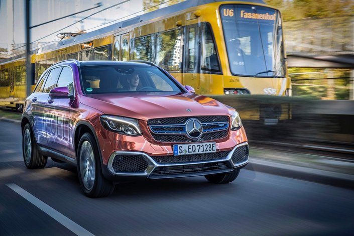 DemanBrussels's tweet photo. #electric #car #Mercedes dévoile les détails du #GLC F-Cell de série 👏 Pour en savoir plus https://t.co/B8xET5GMJT https://t.co/pkDcbM9KDU
