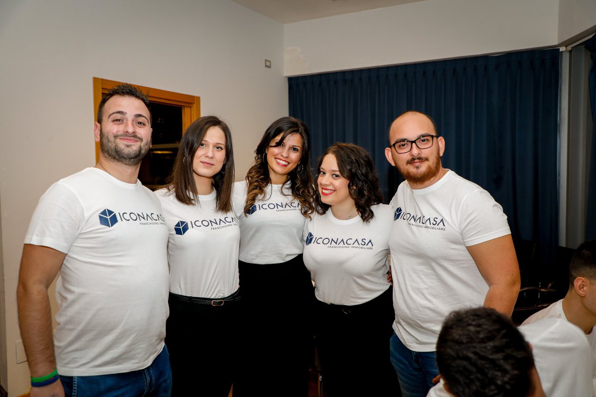 Iconacasa's tweet photo. Una cena grandiosa con persone fantastiche! 🤗
I AM ICONA 👔
Noi siamo quelli con la maglietta bianca 😜
Un breve assaggio di un evento indimenticabile Iconacasa!
#divertimento #festa #events #iconacasa #cena #party #dinner #alltogether #sera #professionistiperpassione #iamicona https://t.co/bseOUjR2Ja