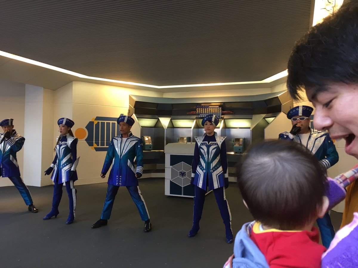 ট ইট র クラウン リオとペンキ屋ペインター ハロウィンなディズニーランドに行きました 周りが本格的な仮装の中 のび太くん いや ラガーマン でもなくクリストファー ロビンになりました 笑 プーさんが可愛いし楽しそうだったから 満足です
