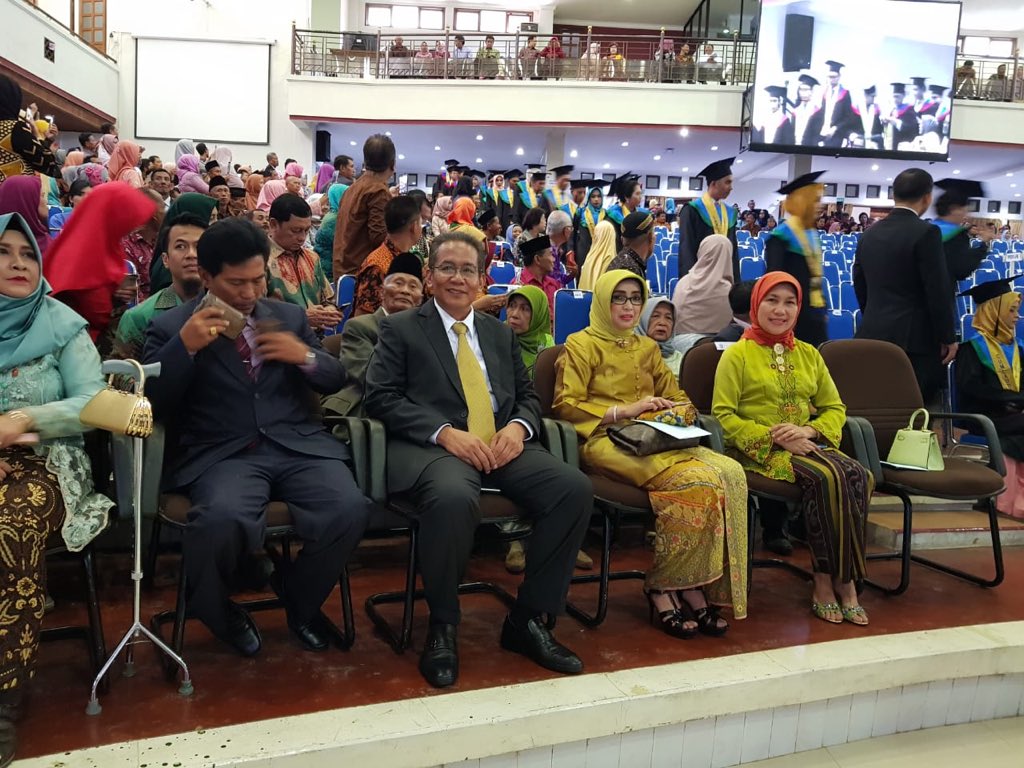 Siang ini mengikuti acara wisuda ke 151 Universitas Diponegoro di Gedung Prof Soedarto semarang