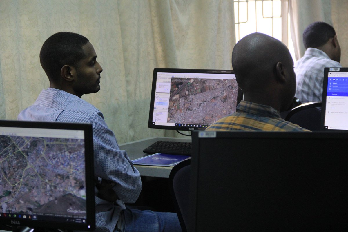RCMRD_'s tweet photo. #Day2 #GNSStraining @RCMRD_ A GPS receiver calculates its position by precisely timing signals sent by GPS satellites high above Earth. Each satellite continually transmits messages including: time message was transmitted; precise orbital information (ephemeris &system health). https://t.co/bze8CgpJNi