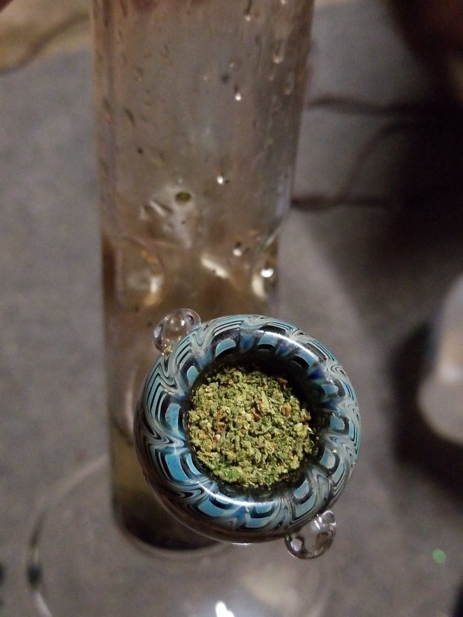 CaliGoGreen's tweet photo. Trying another type of the goodness with @BlahBlahBrando #PurpleGorilla #GreenCuisine805 #Dank #Smooth #Fruity #Legal #California #BurnSome https://t.co/tBIzgxv4iJ