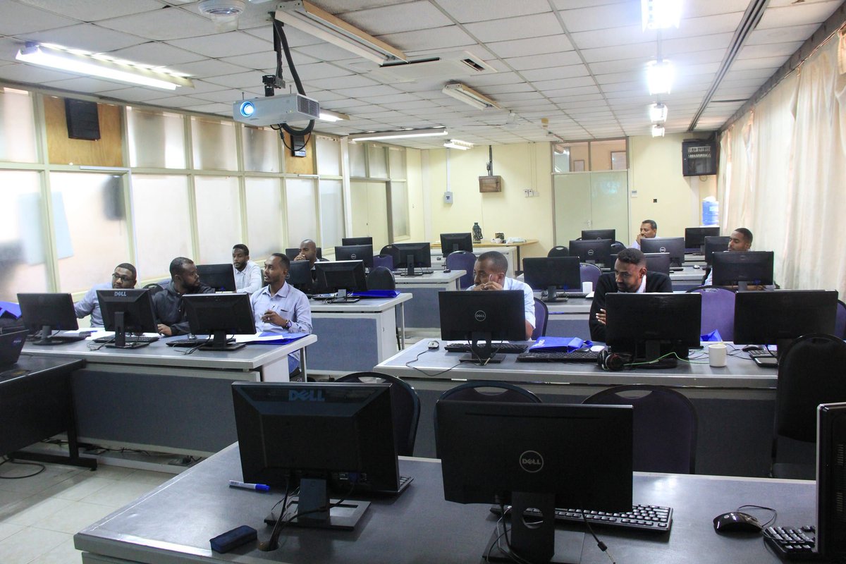 RCMRD_'s tweet photo. #Day2 #GNSStraining @RCMRD_ A GPS receiver calculates its position by precisely timing signals sent by GPS satellites high above Earth. Each satellite continually transmits messages including: time message was transmitted; precise orbital information (ephemeris &system health). https://t.co/bze8CgpJNi