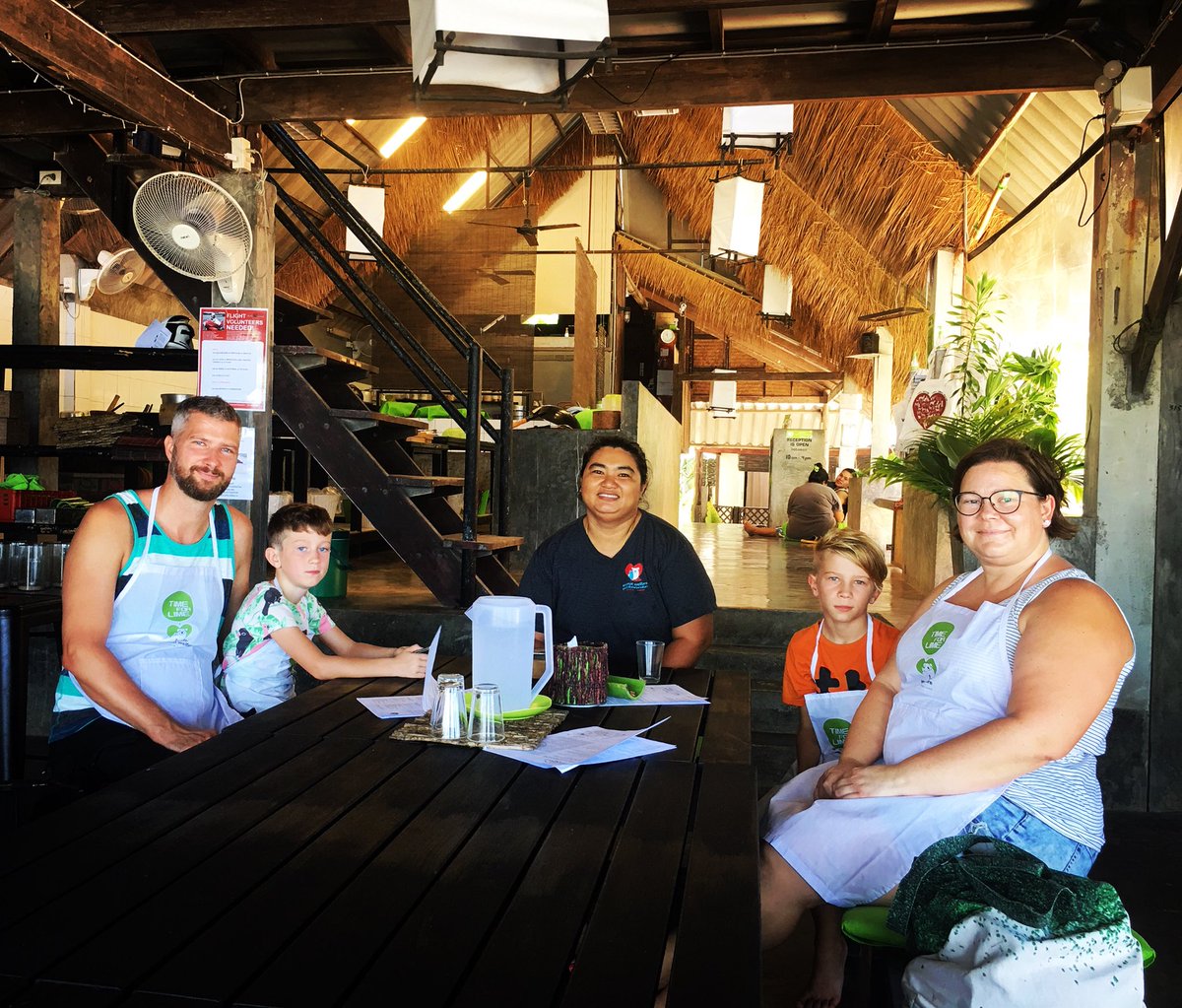 Time_For_Lime's tweet photo. 30th October - Fun Family Cooking Class with Mai #timeforlime #timeforlimecookingschool #thailand #thaifood #cooking #kohlanta #lanta #food https://t.co/OtEzjKlVGd