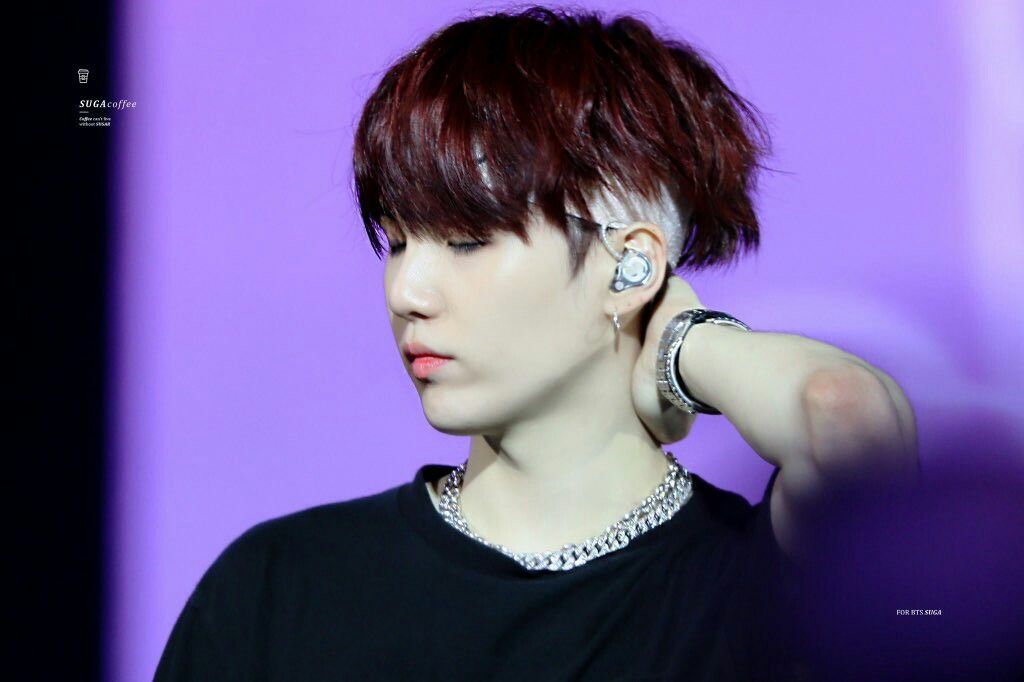 Quynh30703147's tweet photo. 120817 #SUGA #JUNGKOOK
#LOVE_YOURSELF_轉_Tear 
#LoveYourselfTear_D5 

Anh đẹp trai hết phần thiên hạ👍

    Saranghaeyo https://t.co/E8K343t9II