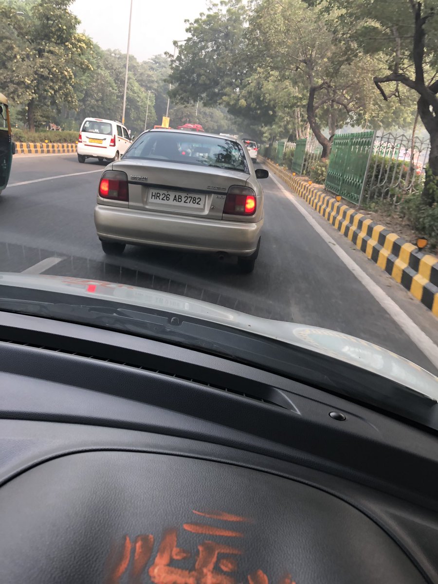 mmrityunjayy's tweet photo. दिल्ली में आ�� १५ साल से जादा पुरानी कार सुप्रीम कोर्ट के आदेश के बाद भी चल रही है। ग़लती लोग ख़ुद करते है। और बोलते है इंडिया रहने के लिए ठीक नहीं।। https://t.co/GpdX3lpId2