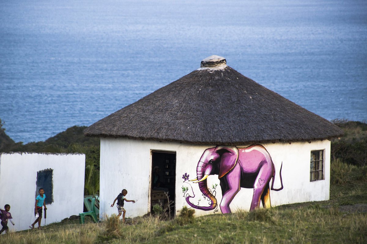 falko_fantastic's tweet photo. 3 little kids.
#falko1 #streetartsouthafrica #elephantstreetart #coffeebay #onceuponatown https://t.co/ig5umPMBeV