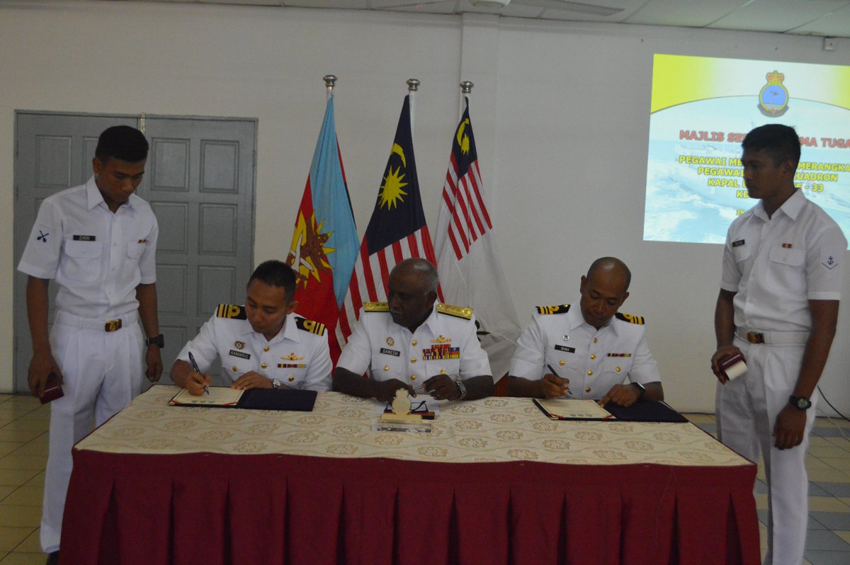 MAJLIS SERAH TERIMA TUGAS PEGAWAI MEMERINTAH KD SRI TIGA YANG KE- 11
#Kesiagaan
#Keselamatan
#NavyPeople
#NavyCare
#Kebanggaan

<a href="/MPA_Timur/">HQ Eastern Fleet</a> 
<a href="/gkanedi/">Ganesh Navaratnam</a> 
<a href="/ARBA_My/">ARBA_RMN</a> 
<a href="/mykamarul/">Kamarul</a>