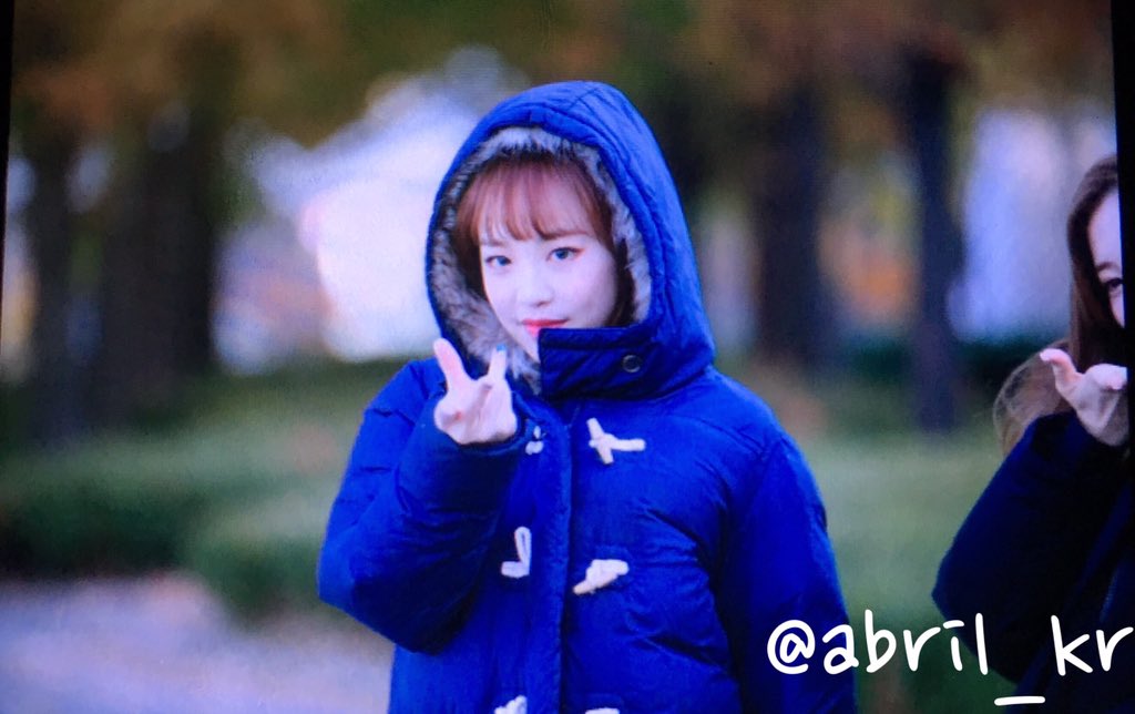 abril_kr's tweet photo. 181030 더쇼 일일 팬매니저 #에이프릴 #채경 #레이첼 by. 5naeun5 https://t.co/cKwm1h8IQg