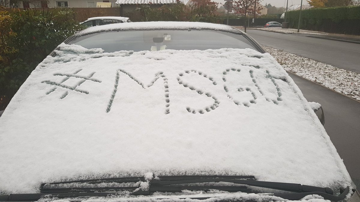 FFSSnational's tweet image. La #neige a fait son apparition un peu partout !

N'oubliez pas le #MétéoXX (XX=N° département) dans vos publications pour la remontée d'infos vers les autorités !

Et n'oubliez de mentionner @VISOV1 qui collationne tout ça et fait remonter à @SecCivileFrance