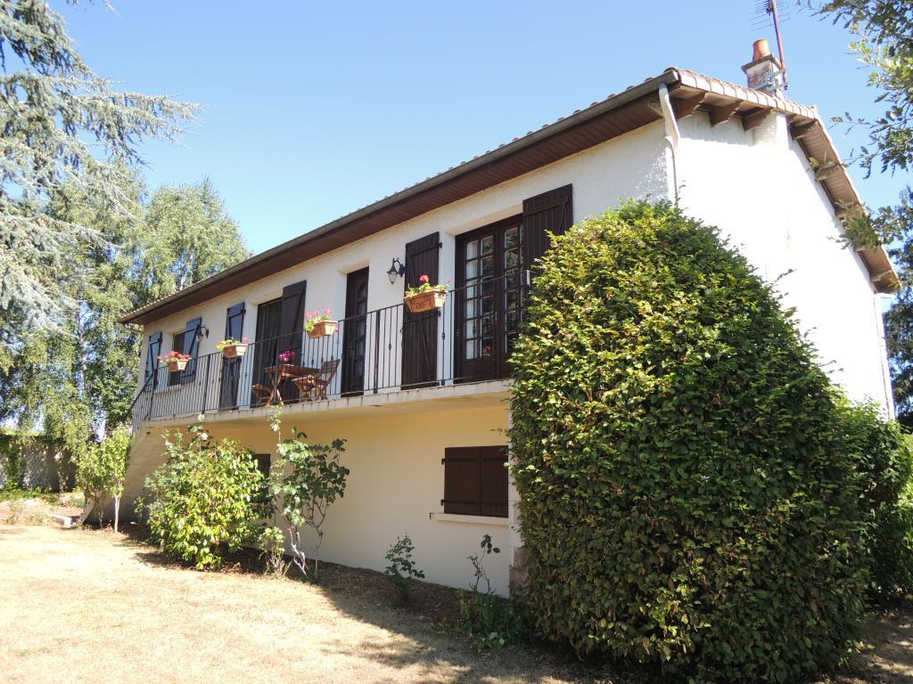 1st4FrenchProp's tweet image. Property in #SAINT_GAUDENT, #Poitou_Charentes, 156,000 euros  £138,509: Ref: 22987vm; Attractive 4 bedrooms Pavillon sous-sol in #Saint_Gaudent. No work needed, immediately habitable. A traditional pavillon built in 1981 with 135m² of living space. 1st… dlvr.it/QpxKZt