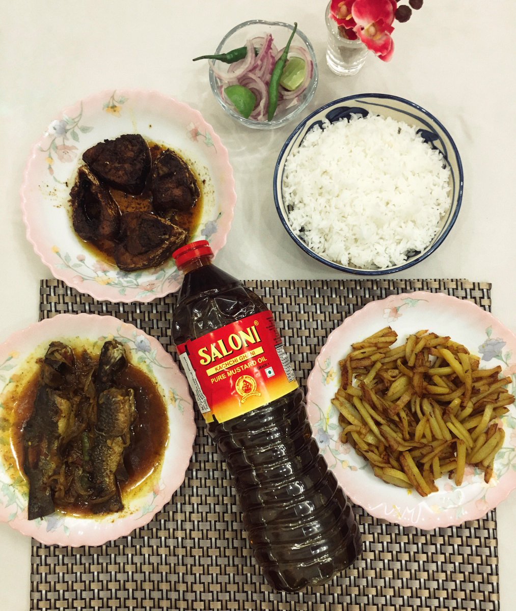 kolkatafoodie's tweet image. @SaloniOil brings you #HealthyLife
-
In the frame: Tangra macher jhol, Ilish maach bhaja, Rice and Aloo bhaja with some salad.
-
#SaloniOil #FitLife #Kolkata #HealthFirst #HumFitTohIndiaFit #WhisttlerFam #KolkataFoodie #WhisttlerCompanion @whisttlerHQ