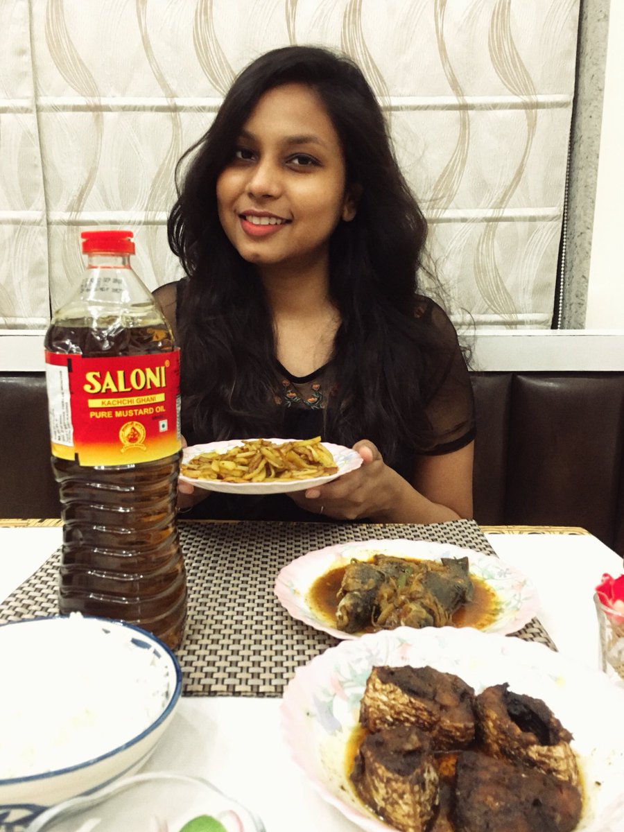 kolkatafoodie's tweet image. @SaloniOil brings you #HealthyLife
-
In the frame: Tangra macher jhol, Ilish maach bhaja, Rice and Aloo bhaja with some salad.
-
#SaloniOil #FitLife #Kolkata #HealthFirst #HumFitTohIndiaFit #WhisttlerFam #KolkataFoodie #WhisttlerCompanion @whisttlerHQ
