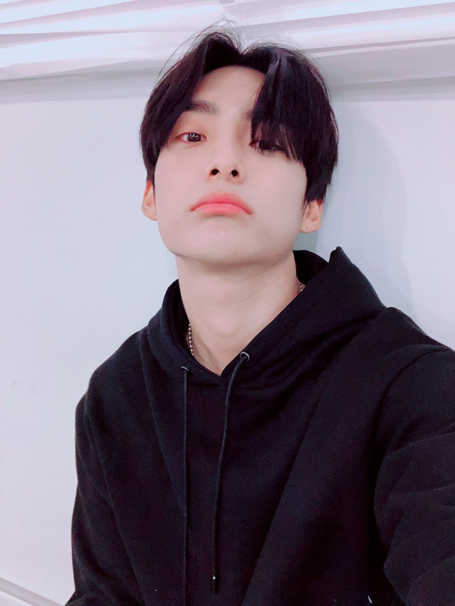 official_ACE7's tweet photo. [#에이스_준] 우리 초이들~😊 오늘 힘들진 않았어요~? 오늘도 수고 많았어요 푹 쉬어요 ❤️ https://t.co/DsrrVkmIx1