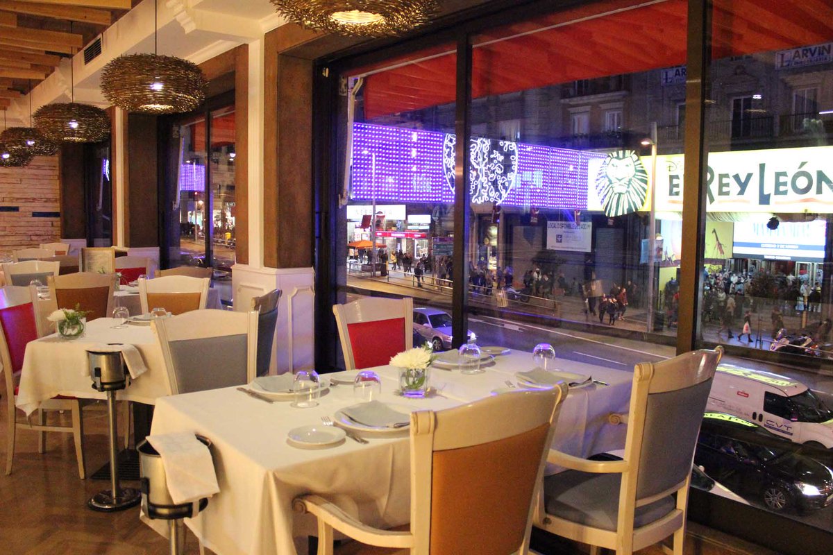 Su ambiente abierto y distendido, su carácter cercano y cosmopolita, el rincón perfecto para desconectar en el eje comercial y de entretenimiento más importante de Madrid.  lasirenaverde.com