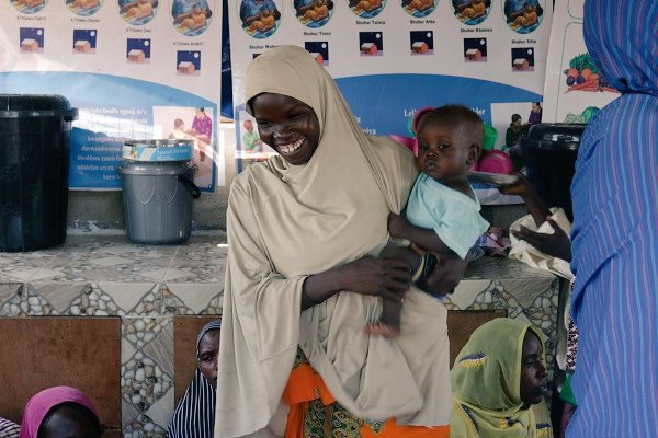 Hassana has been living in Fariya camp, Maiduguri for 3 years, where she had her son a year ago. At 10 months, he suffered acute malnutrition. 
Today, our #Porridgemoms provides a kitchen, food and healthy recipes for up to 300 women on the camp. 
#Forfood 
#Againsthunger