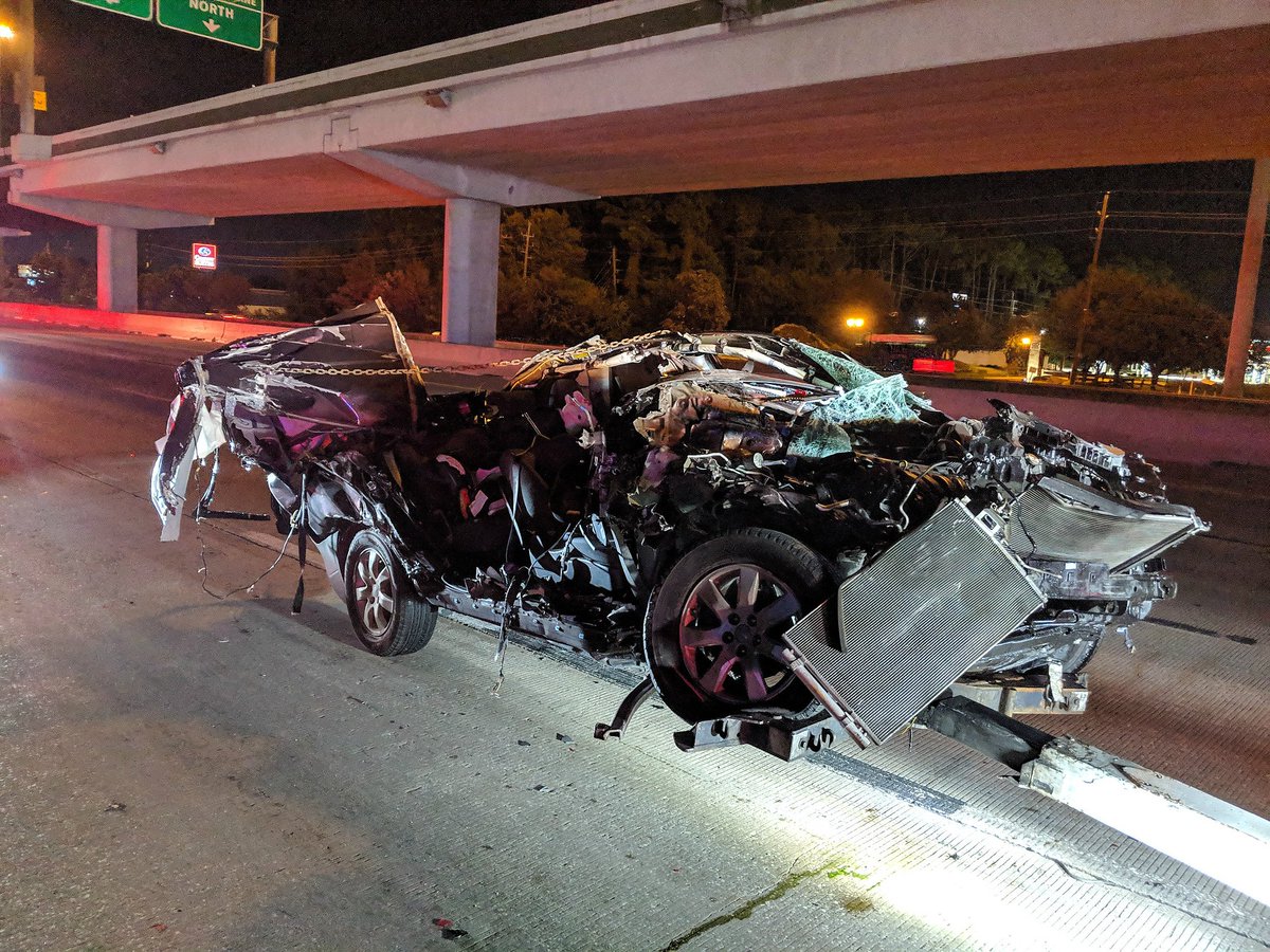 realfirephotog's tweet photo. Another car #splitinhalf after drifting off the North Freeway and hitting a parked semi on the shoulder. The driver was seriously injuried and transported to a hospital where he is in surgery. @hcsotexas deputies tell me that #distracteddriving or #dui may have played a factor https://t.co/fYnlecIR4p
