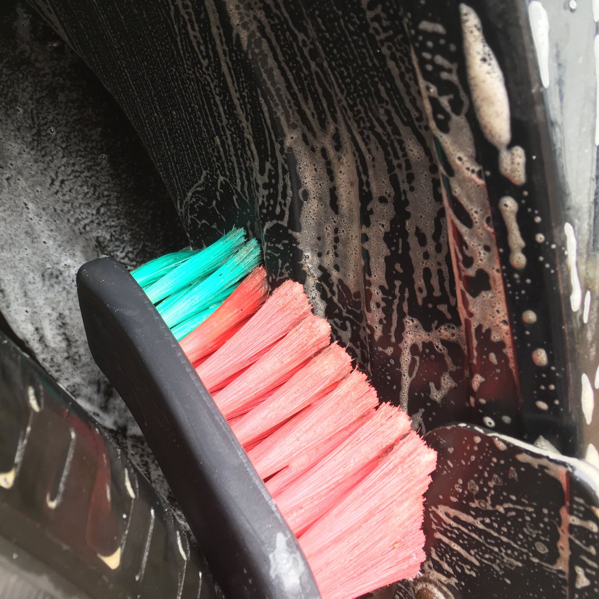 G3Professional's tweet image. G3 Pro Multicleaner is excellent for deep cleaning wheel arch liners. Top tip: FINISH with G3 Pro Surface Sealant to help keep them clean.
#farecla #g3professional #detailing #cardetailing #autodetailing #detailingworld