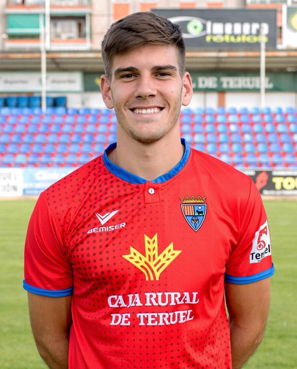 🎂Muchas felicidades a <a href="/9SergioSanchez/">Sergio Sánchez</a>, jugador del <a href="/TeruelCd/">Club Deportivo Teruel</a>!! 🍾💐🍰🎈🎁🎉🎊🎉🎊🎉#2Bg3