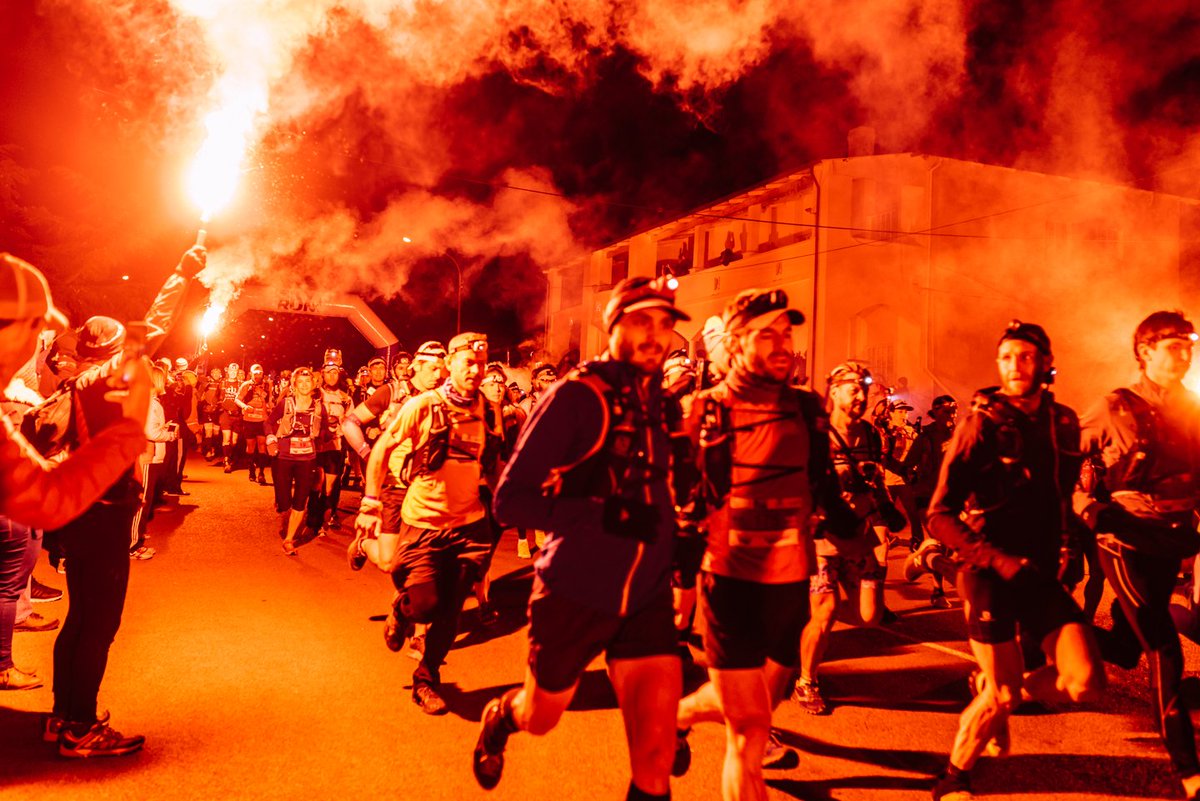 It's just two &amp; a half weeks to SkyRun, TrailLab has toe-ed the line more than 6 times. Nothing quite feels the same as those 4 am start line nerves. 

Will you be taking on #SkyrRun2018? 
We hope to see you there!

Photos: @Adventurelifesa

•
•
•
 #ultrarunning #mountainrun