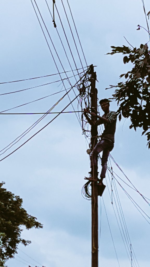 sahilverma_96's tweet photo. Value of life in West Bengal and excellent safety equipment provided by West Bengal Electricity Board !!
@MinOfPower
@MamataOfficial
@KolkataPolice

Location: Bakrahat, South 24 Paragnas, West Bengal https://t.co/t1OK0CRdpI