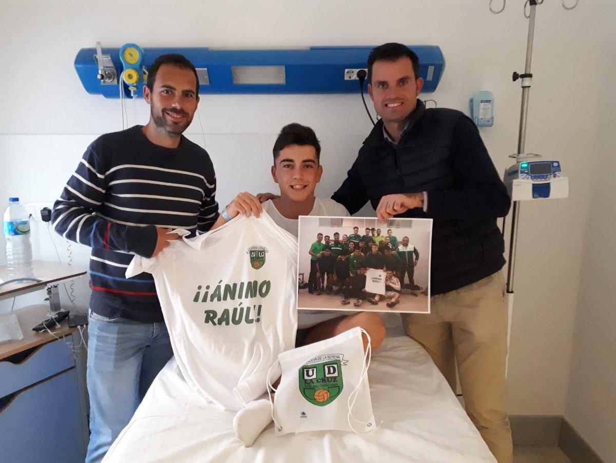 UDLaCruz's tweet photo. "Raul Díaz" jugador del "Juvenil A" pasó ayer por quirófano con resultado satisfactorio! 🤗🤗🤗
Desde tu club la @udlacruz te mandamos toda la fuerza del mundo para que vuelvas con más ganas que nunca!
#AnimoRaul https://t.co/1WDGb4A39P