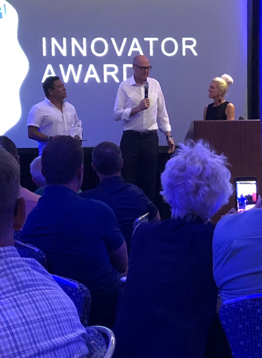 crea_diffusion's tweet image. Crea Diffusion remporte un titre international pour l'année 2018 : " Innovator Awards " décerné par International Surface Fabrications Association (ISFA).