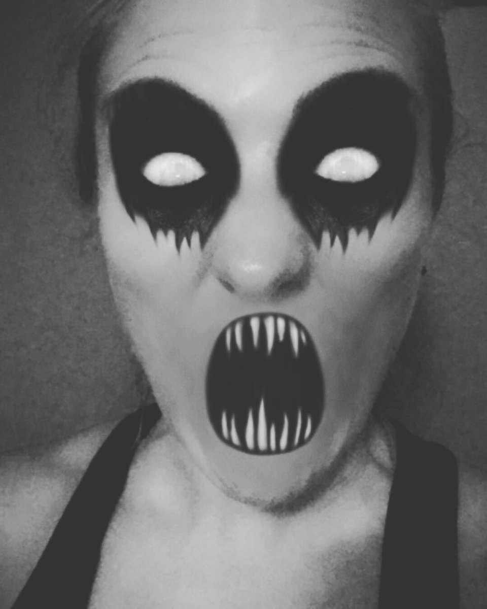 relynhom's tweet photo. Finally, a good #Snapchat filter! #prettyfilter 💀👻😂 https://t.co/I1Uj5MhdCM