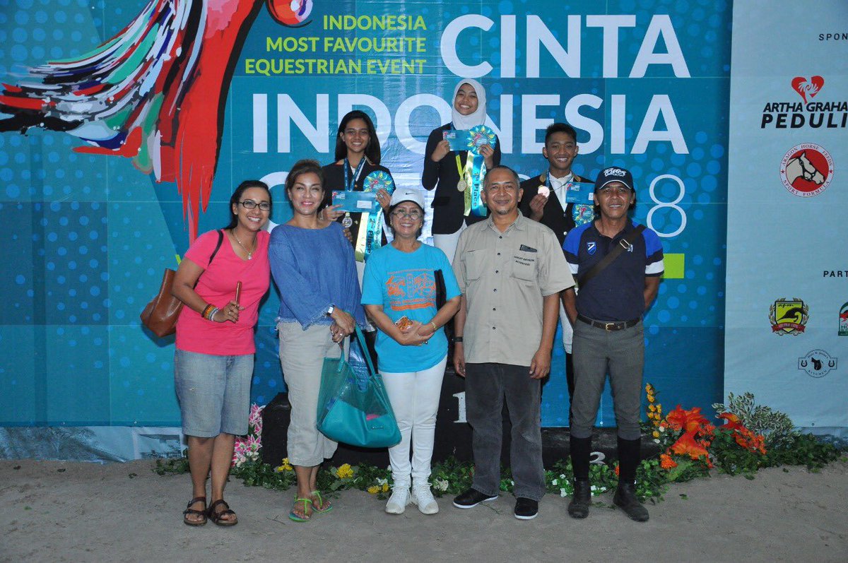 SMA_APM's tweet photo. Congratulations Daren Neesken on Putra Bantik 1st Place 🏆🥇, Charlotte Fatima Haque Ramadhan @charlotteramadhan on APM Jayantara 2nd Place 🥈, and Krisna Budi Nurohman @krisna.nurohman on APM Ebony 3rd  Place 🥉, APM Show Jumping 50-70cm Interschool, Cinta Indonesia Open 2018. https://t.co/Zo4dKwtYFY