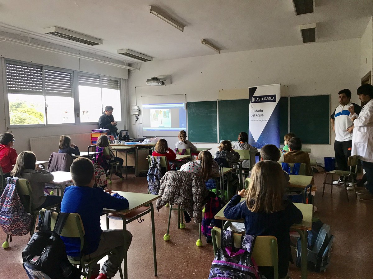 Sesión de #aqualogia en el colegio valdellera en #posada #llanes #asturagua @suezES #DesarrolloSostenible #experimentos