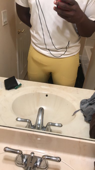 You know i keep that mf THANG on me https://t.co/BgQivFhFC2
