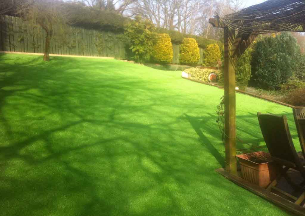 IanHowene's tweet image. No mowing or weeding just a stunning lawn, view more at ow.ly/rENP30m0NdT
