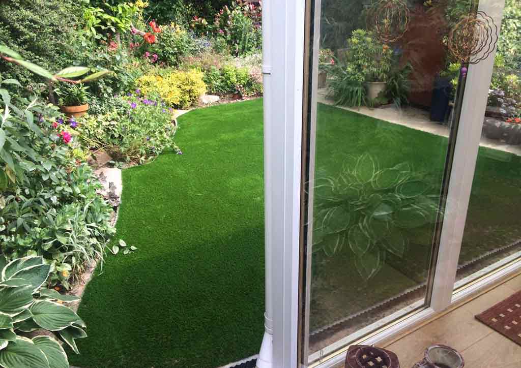 IanHowene's tweet image. No mowing or weeding just a stunning lawn, view more at ow.ly/rENP30m0NdT