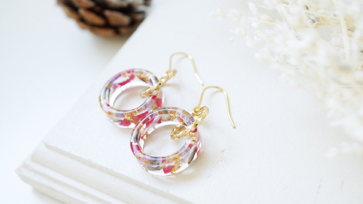 art_rier's tweet photo. 【新作のご紹介✨】クリスマスリースをイメージして制作＾＾パーティーやイベントに★
#artrier #handmade #ハンドメイドピアス  #creema冬支度 #japanesedesigner #ドライフラワー #クリスマスプレゼント #ギフト #クリスマスリース #デートコーデ #クリスマスコーデ 
#クリスマスギフト https://t.co/GmWkJtR9ad