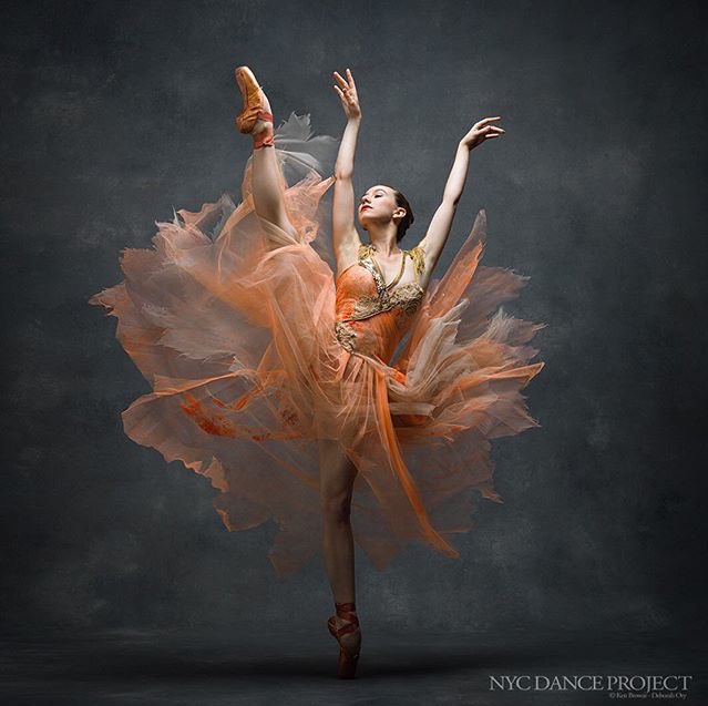 Enrica510's tweet photo. βAutumn colors remind us we are all one dancing in the wind.β
πππππππππ
Happy #TutuTuesday!
ππ» #IsabellaBoylston, Principal Dancer with @ABTBallet
πΈ @nycdanceproject
#ballet #dancer #ballerina #abt #nycdanceproject #autumn #dancing https://t.co/bhENkg8SIQ