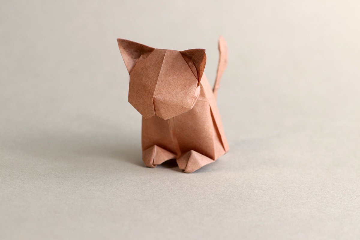有澤悠河 Arisawayuga この猫の折り方は工房のorigamijewelry用に開発したものです 5cm角の紙から折り 樹脂加工して仕上げています オンラインショップでも好評発売中です T Co Be8tpc3fmn T Co Ct4qc5kdg1 Twitter