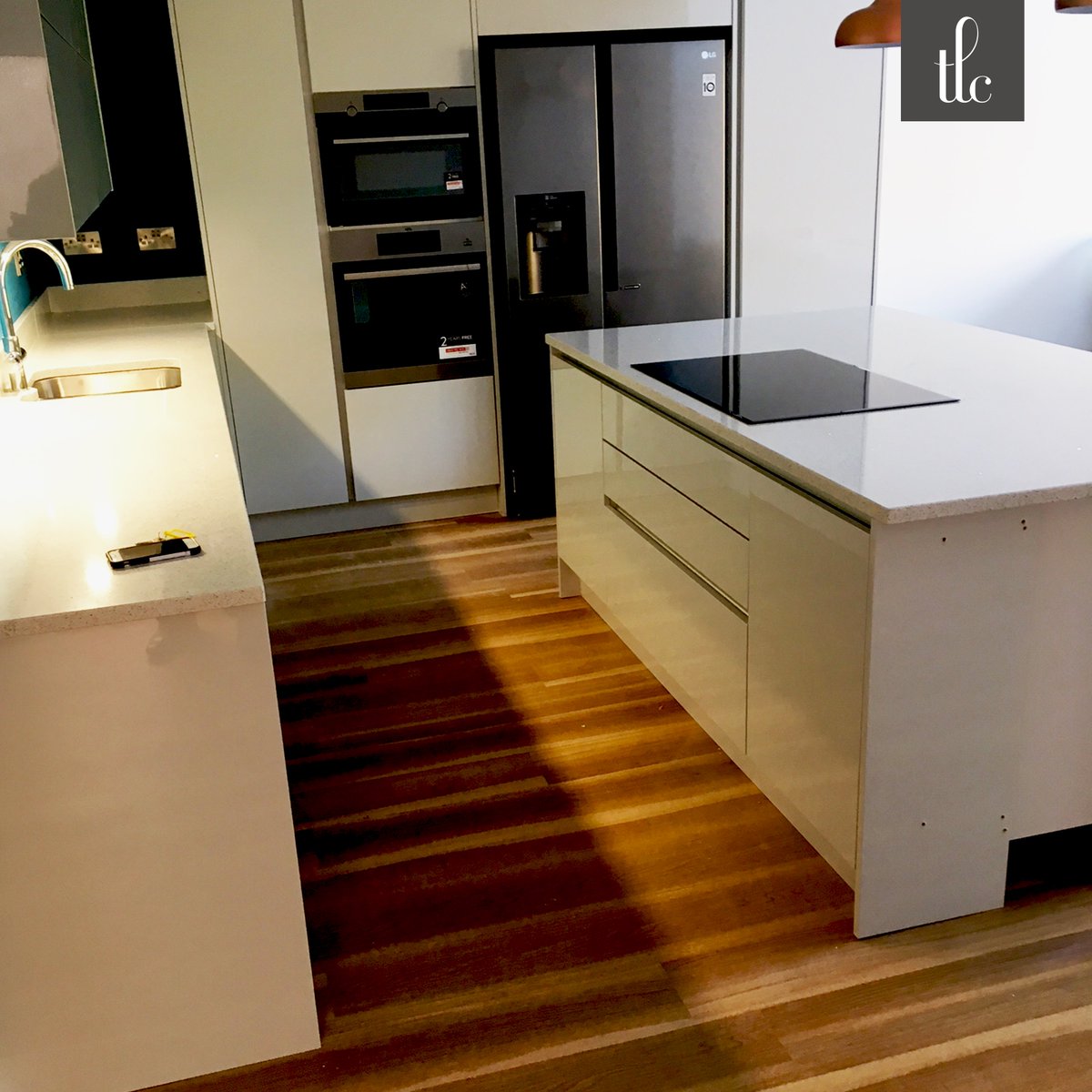 Kitchen fitted with Massimo English Oak by CAD Design & Build Services, Garforth

#flooring #kitchen #lvt #luxuryvinyltile #massimo #englishoak