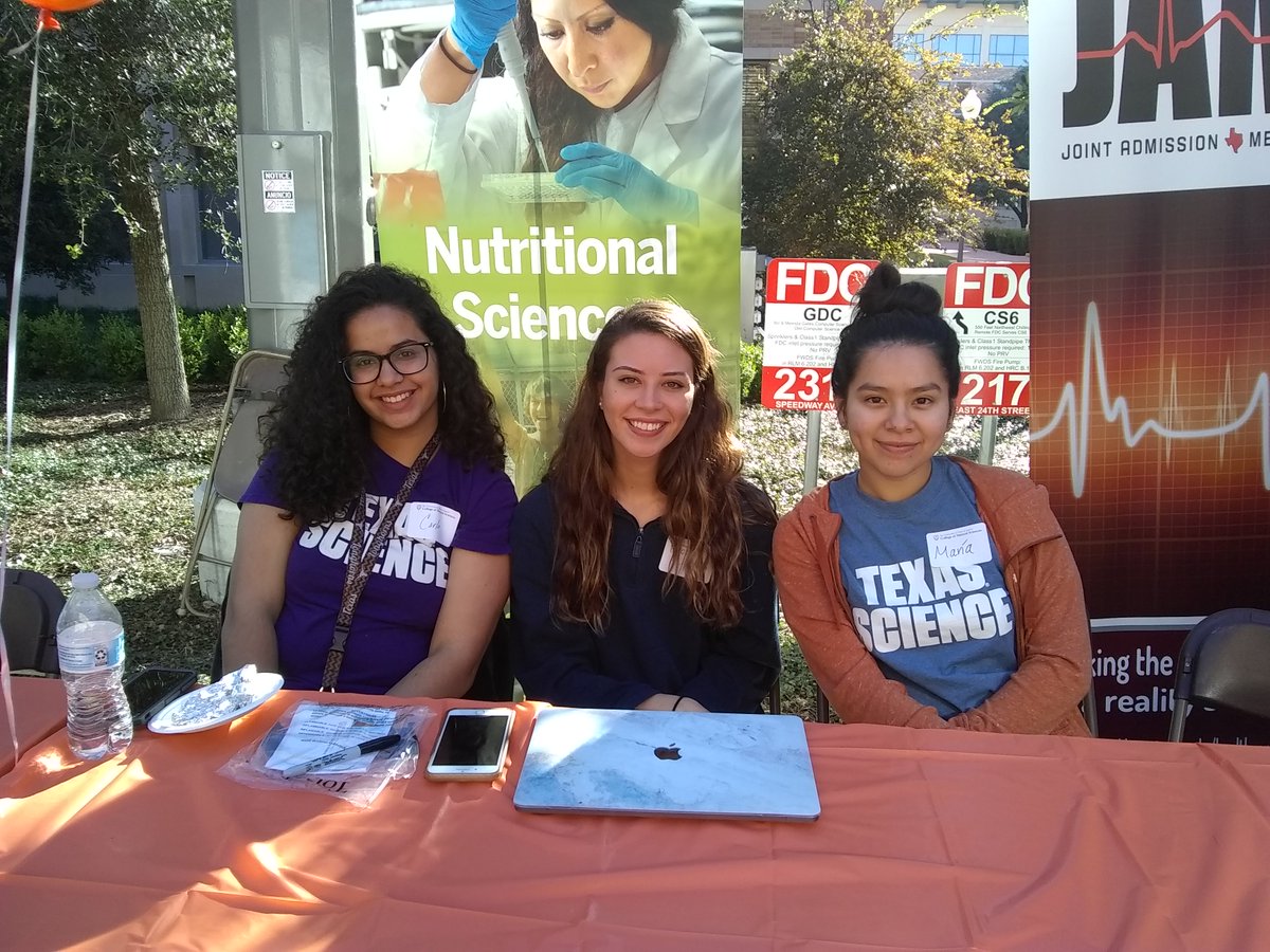 Did you make it out to family day?  Here are a few of our students that you might have talked with! #cnsfamilyday #nutritionscience #learnscience #utaustin #hookem #studynutrition #studyscience #undergrad #rd2be #futuredietitian #RDN