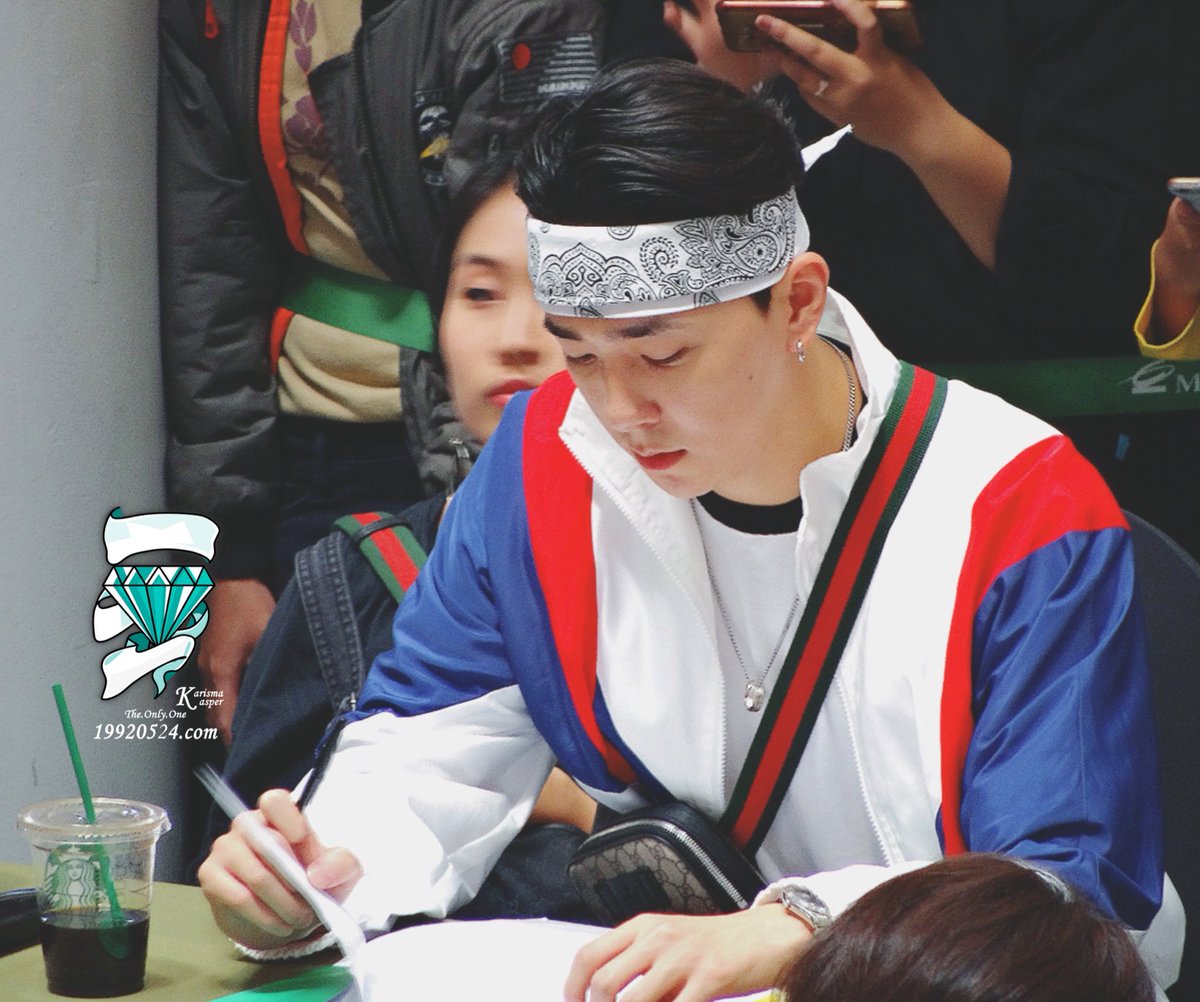 19920524com's tweet photo. Always serious when it comes to work💪🏻🔥 https://t.co/2k8M2uW8hR
