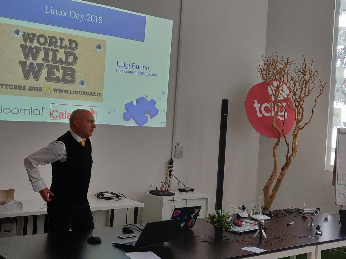 buonol05's tweet photo. Al linuxday Ho parlato di Helix Ultimate, un potente framework per creare facilmente template Joomla! @joomshaper https://t.co/4brwXhiMmp