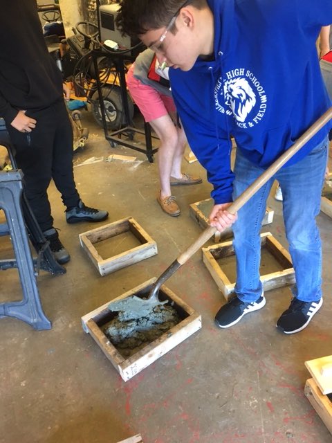 WHSLIONSCTE's tweet photo. Mr. Stull’s 2nd block wood and metal structures class mixing concrete and casting garden stepping stones. #WHSCTE #FCPSCTE #HandsOn https://t.co/EEeCirs5O4